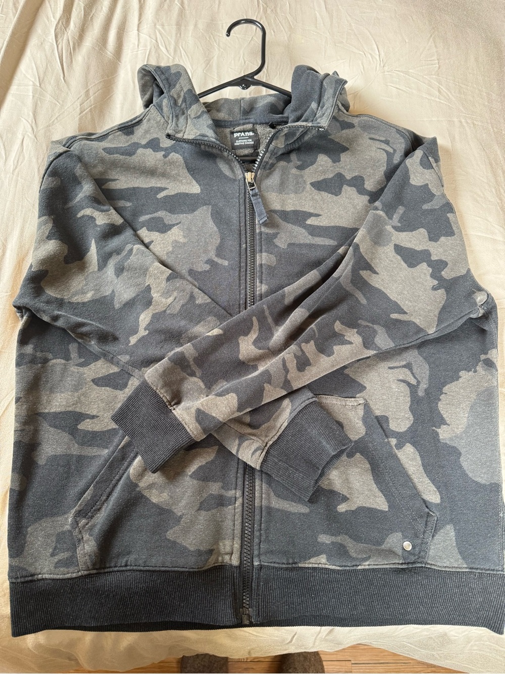 PRANA CAMOUFLAGE HOODIE WOMENS SIZE LARGE